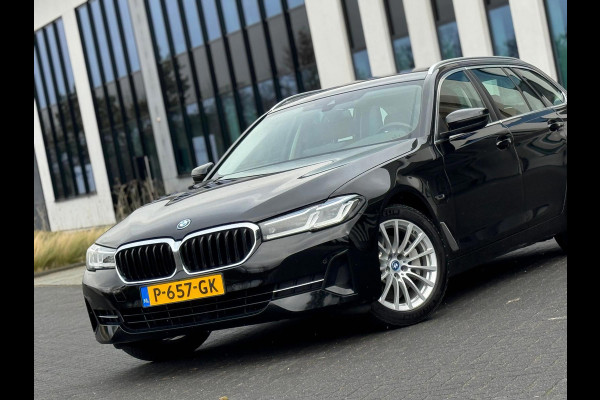 BMW 5 Serie Touring 520e Business Edition Plus, lederen sportinterieur, elect bedienbare trekhaak, 1 e eigenaar, NL auto met nap