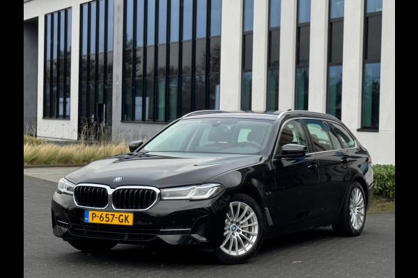 BMW 5 Serie Touring 520e Business Edition Plus, lederen sportinterieur, elect bedienbare trekhaak, 1 e eigenaar, NL auto met nap
