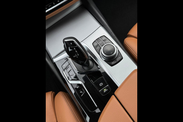 BMW 5 Serie Touring 520e Business Edition Plus, lederen sportinterieur, elect bedienbare trekhaak, 1 e eigenaar, NL auto met nap