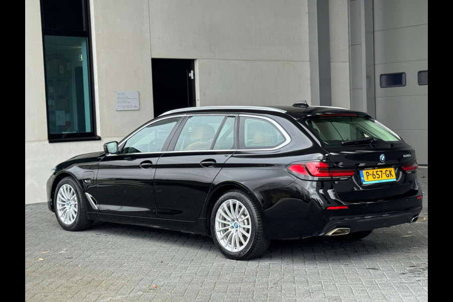 BMW 5 Serie Touring 520e Business Edition Plus, lederen sportinterieur, elect bedienbare trekhaak, 1 e eigenaar, NL auto met nap