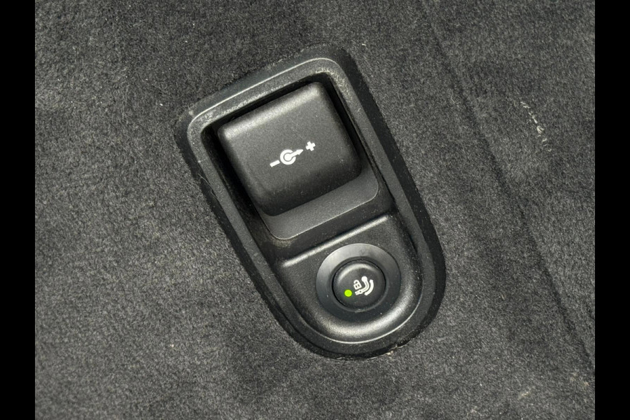 BMW 5 Serie Touring 520e Business Edition Plus, lederen sportinterieur, elect bedienbare trekhaak, 1 e eigenaar, NL auto met nap