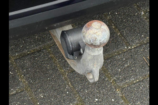 BMW 5 Serie Touring 520e Business Edition Plus, lederen sportinterieur, elect bedienbare trekhaak, 1 e eigenaar, NL auto met nap