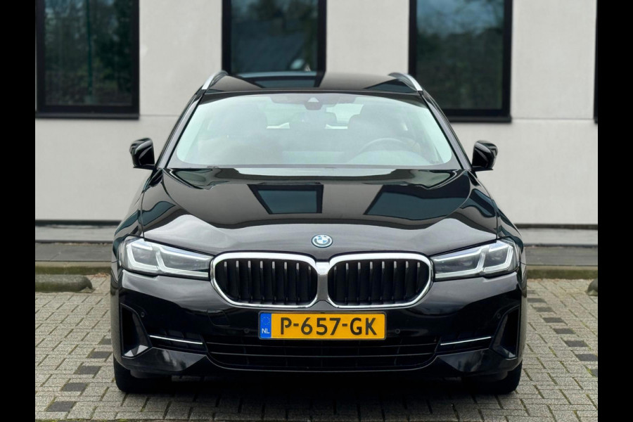 BMW 5 Serie Touring 520e Business Edition Plus, lederen sportinterieur, elect bedienbare trekhaak, 1 e eigenaar, NL auto met nap