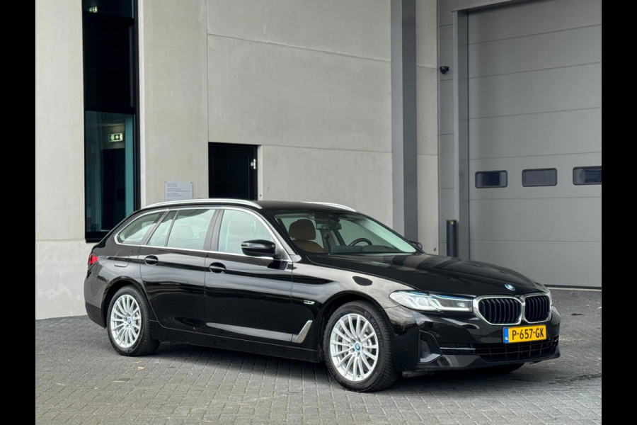 BMW 5 Serie Touring 520e Business Edition Plus, lederen sportinterieur, elect bedienbare trekhaak, 1 e eigenaar, NL auto met nap