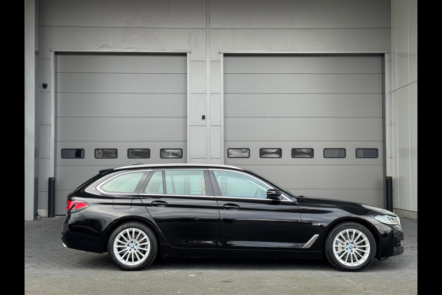 BMW 5 Serie Touring 520e Business Edition Plus, lederen sportinterieur, elect bedienbare trekhaak, 1 e eigenaar, NL auto met nap