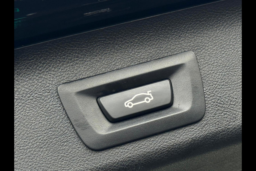 BMW 5 Serie Touring 520e Business Edition Plus, lederen sportinterieur, elect bedienbare trekhaak, 1 e eigenaar, NL auto met nap