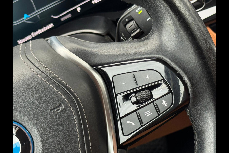 BMW 5 Serie Touring 520e Business Edition Plus, lederen sportinterieur, elect bedienbare trekhaak, 1 e eigenaar, NL auto met nap