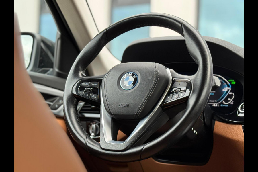 BMW 5 Serie Touring 520e Business Edition Plus, lederen sportinterieur, elect bedienbare trekhaak, 1 e eigenaar, NL auto met nap