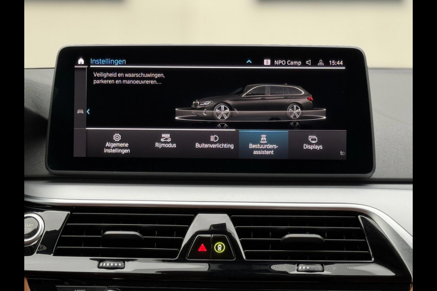 BMW 5 Serie Touring 520e Business Edition Plus, lederen sportinterieur, elect bedienbare trekhaak, 1 e eigenaar, NL auto met nap