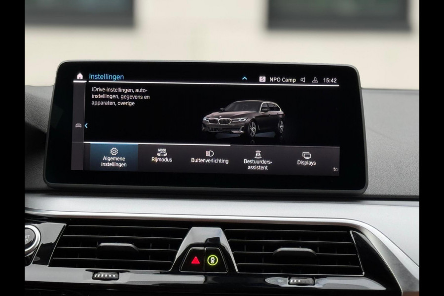 BMW 5 Serie Touring 520e Business Edition Plus, lederen sportinterieur, elect bedienbare trekhaak, 1 e eigenaar, NL auto met nap