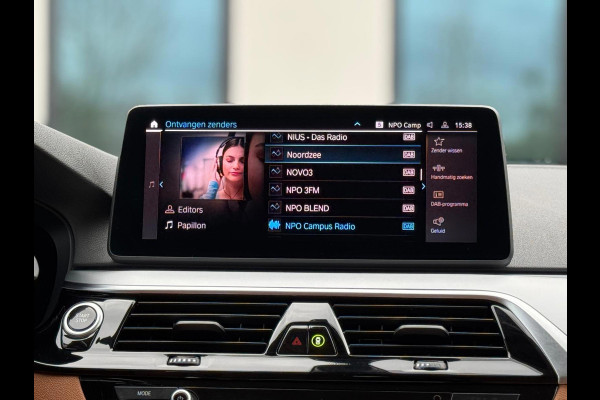 BMW 5 Serie Touring 520e Business Edition Plus, lederen sportinterieur, elect bedienbare trekhaak, 1 e eigenaar, NL auto met nap