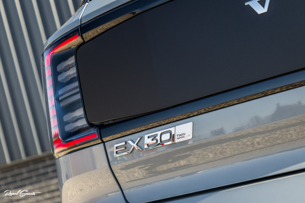 Volvo EX30 Cross Country Twin Motor Performance Ultra 69 kWh | Nieuw | Adaptieve cruise | Panorama dak | Harman Kardon | Memory | Blis |