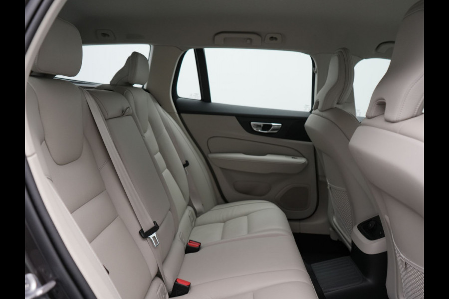 Volvo V60 T6 AWD Core Bright LONG RANGE Plug In Hybrid 350pk Dealer O.H. PHEV | Camera | Lederen Sportstoelen & Stuur Verwarmd | Google Assistent | Apple Carplay | Keyless | Achterbank Verwarmd | Navigatie | DAB | Virtual | 18"L.M |