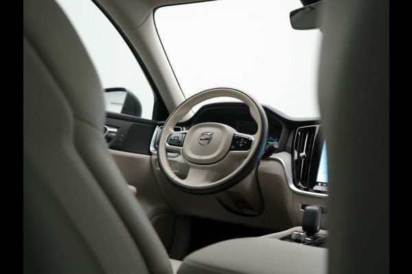 Volvo V60 T6 AWD Core Bright LONG RANGE Plug In Hybrid 350pk Dealer O.H. PHEV | Camera | Lederen Sportstoelen & Stuur Verwarmd | Google Assistent | Apple Carplay | Keyless | Achterbank Verwarmd | Navigatie | DAB | Virtual | 18"L.M |