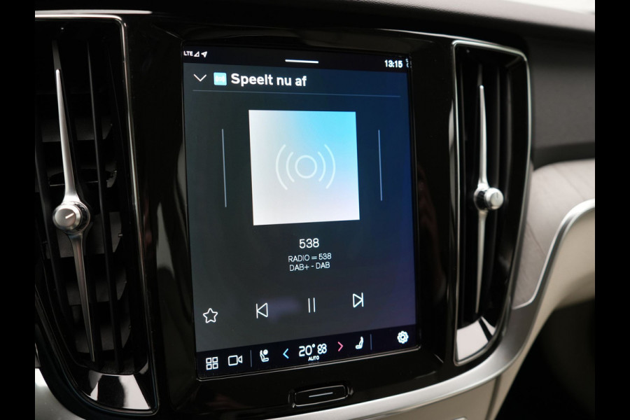 Volvo V60 T6 AWD Core Bright LONG RANGE Plug In Hybrid 350pk Dealer O.H. PHEV | Camera | Lederen Sportstoelen & Stuur Verwarmd | Google Assistent | Apple Carplay | Keyless | Achterbank Verwarmd | Navigatie | DAB | Virtual | 18"L.M |