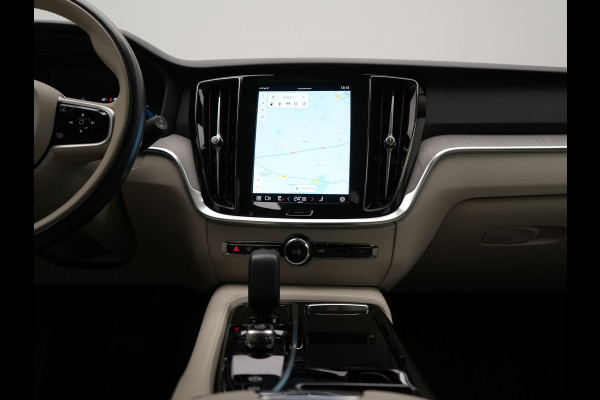 Volvo V60 T6 AWD Core Bright LONG RANGE Plug In Hybrid 350pk Dealer O.H. PHEV | Camera | Lederen Sportstoelen & Stuur Verwarmd | Google Assistent | Apple Carplay | Keyless | Achterbank Verwarmd | Navigatie | DAB | Virtual | 18"L.M |