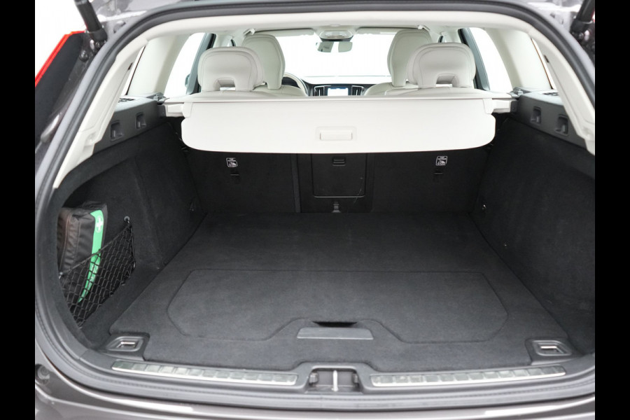 Volvo V60 T6 AWD Core Bright LONG RANGE Plug In Hybrid 350pk Dealer O.H. PHEV | Camera | Lederen Sportstoelen & Stuur Verwarmd | Google Assistent | Apple Carplay | Keyless | Achterbank Verwarmd | Navigatie | DAB | Virtual | 18"L.M |