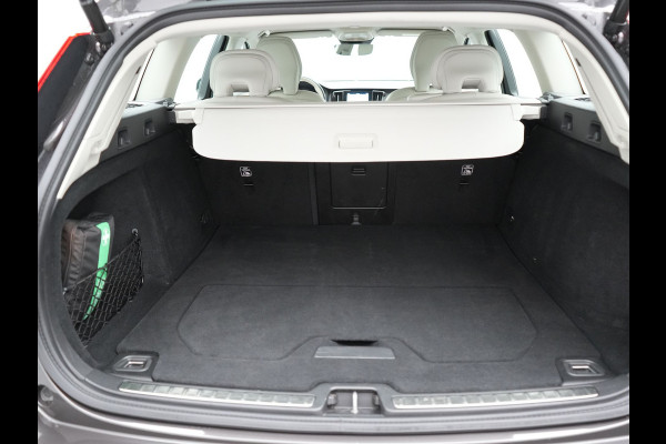 Volvo V60 T6 AWD Core Bright LONG RANGE Plug In Hybrid 350pk Dealer O.H. PHEV | Camera | Lederen Sportstoelen & Stuur Verwarmd | Google Assistent | Apple Carplay | Keyless | Achterbank Verwarmd | Navigatie | DAB | Virtual | 18"L.M |