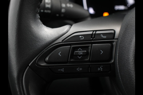 Toyota Yaris 1.5 Hybrid Dynamic Automaat | Climate control | Cruise control adaptieve | LED | Achteruitrijcamera | Lane assist | Apple Carplay/ Android Auto | Camera