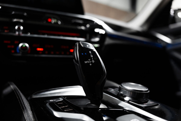 BMW 5 Serie Touring 520i High Executive NAP PDC Leder Dealer OH