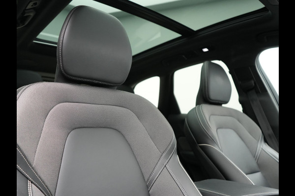 Volvo XC60 T6 AWD Ultimate Dark LONG RANGE Plug In Hybrid 350pk Dealer O.H. PHEV | Trekhaak Af Fabriek | Panodak | Adaptive Cruise | 360 Camera | Harman / Kardon | Lederen Sportstoelen Memory & Verwarmd | Google Assistent | Apple Carplay | Keyless | Stuur Verwarmd |