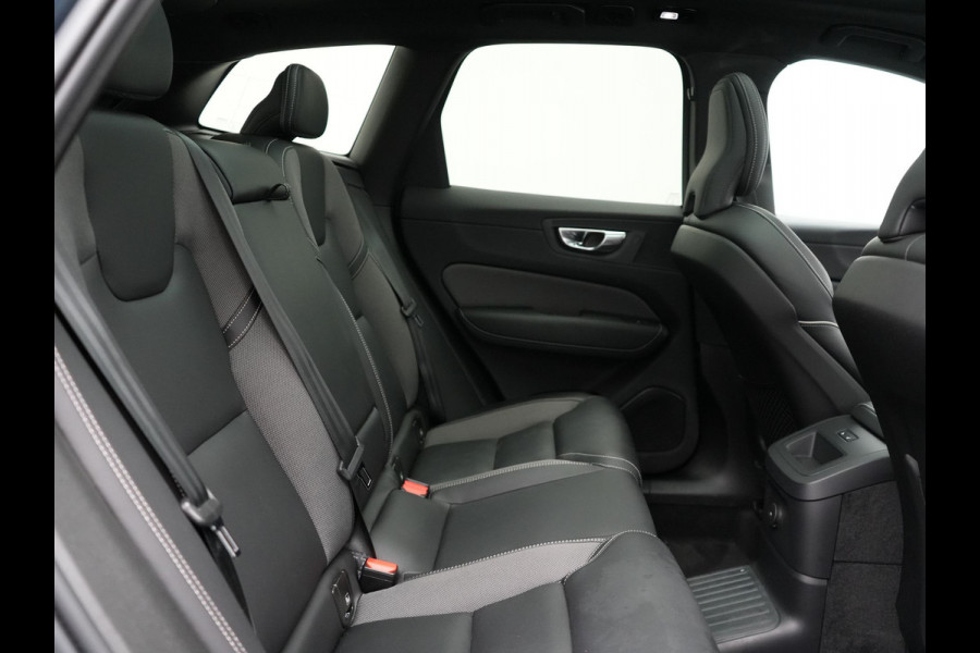 Volvo XC60 T6 AWD Ultimate Dark LONG RANGE Plug In Hybrid 350pk Dealer O.H. PHEV | Trekhaak Af Fabriek | Panodak | Adaptive Cruise | 360 Camera | Harman / Kardon | Lederen Sportstoelen Memory & Verwarmd | Google Assistent | Apple Carplay | Keyless | Stuur Verwarmd |