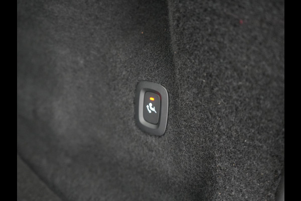 Volvo XC60 T6 AWD Ultimate Dark LONG RANGE Plug In Hybrid 350pk Dealer O.H. PHEV | Trekhaak Af Fabriek | Panodak | Adaptive Cruise | 360 Camera | Harman / Kardon | Lederen Sportstoelen Memory & Verwarmd | Google Assistent | Apple Carplay | Keyless | Stuur Verwarmd |