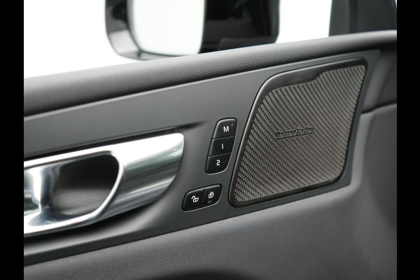 Volvo XC60 T6 AWD Ultimate Dark LONG RANGE Plug In Hybrid 350pk Dealer O.H. PHEV | Trekhaak Af Fabriek | Panodak | Adaptive Cruise | 360 Camera | Harman / Kardon | Lederen Sportstoelen Memory & Verwarmd | Google Assistent | Apple Carplay | Keyless | Stuur Verwarmd |