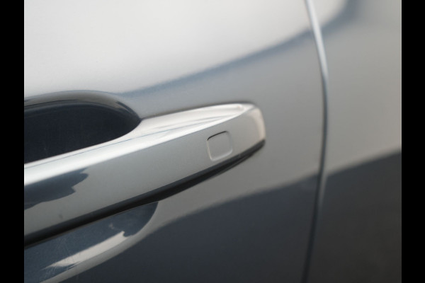 Volvo XC60 T6 AWD Ultimate Dark LONG RANGE Plug In Hybrid 350pk Dealer O.H. PHEV | Trekhaak Af Fabriek | Panodak | Adaptive Cruise | 360 Camera | Harman / Kardon | Lederen Sportstoelen Memory & Verwarmd | Google Assistent | Apple Carplay | Keyless | Stuur Verwarmd |