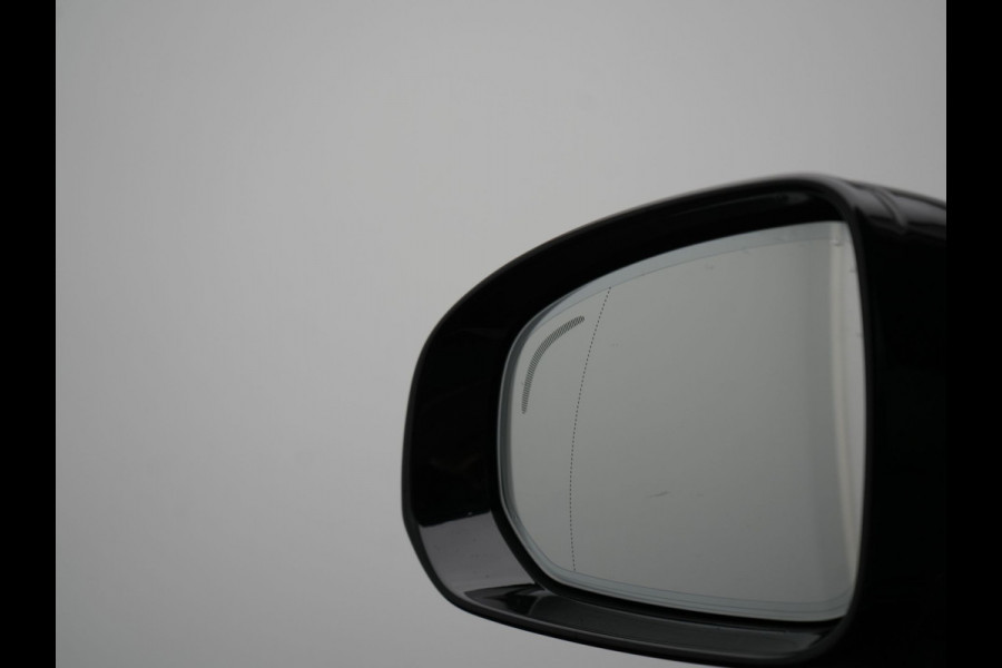 Volvo XC60 T6 AWD Ultimate Dark LONG RANGE Plug In Hybrid 350pk Dealer O.H. PHEV | Trekhaak Af Fabriek | Panodak | Adaptive Cruise | 360 Camera | Harman / Kardon | Lederen Sportstoelen Memory & Verwarmd | Google Assistent | Apple Carplay | Keyless | Stuur Verwarmd |