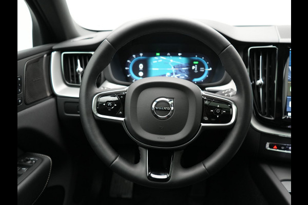Volvo XC60 T6 AWD Ultimate Dark LONG RANGE Plug In Hybrid 350pk Dealer O.H. PHEV | Trekhaak Af Fabriek | Panodak | Adaptive Cruise | 360 Camera | Harman / Kardon | Lederen Sportstoelen Memory & Verwarmd | Google Assistent | Apple Carplay | Keyless | Stuur Verwarmd |