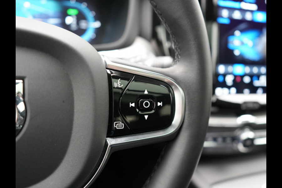 Volvo XC60 T6 AWD Ultimate Dark LONG RANGE Plug In Hybrid 350pk Dealer O.H. PHEV | Trekhaak Af Fabriek | Panodak | Adaptive Cruise | 360 Camera | Harman / Kardon | Lederen Sportstoelen Memory & Verwarmd | Google Assistent | Apple Carplay | Keyless | Stuur Verwarmd |