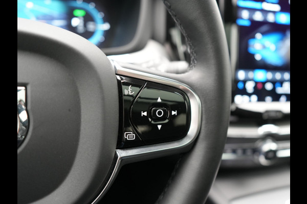 Volvo XC60 T6 AWD Ultimate Dark LONG RANGE Plug In Hybrid 350pk Dealer O.H. PHEV | Trekhaak Af Fabriek | Panodak | Adaptive Cruise | 360 Camera | Harman / Kardon | Lederen Sportstoelen Memory & Verwarmd | Google Assistent | Apple Carplay | Keyless | Stuur Verwarmd |