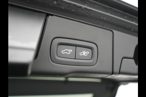 Volvo XC60 T6 AWD Ultimate Dark LONG RANGE Plug In Hybrid 350pk Dealer O.H. PHEV | Trekhaak Af Fabriek | Panodak | Adaptive Cruise | 360 Camera | Harman / Kardon | Lederen Sportstoelen Memory & Verwarmd | Google Assistent | Apple Carplay | Keyless | Stuur Verwarmd |