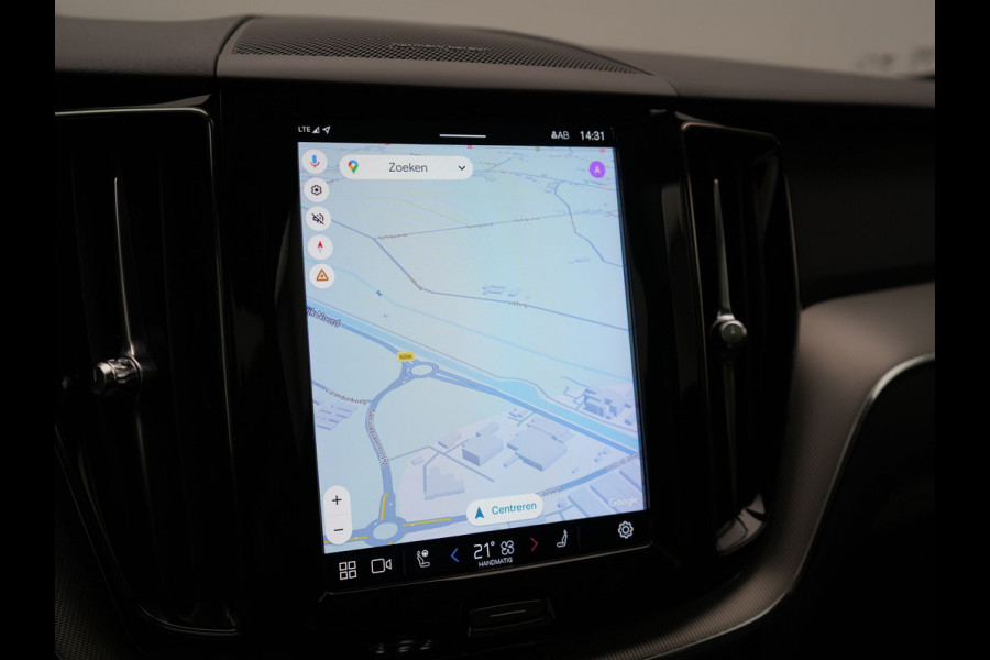 Volvo XC60 T6 AWD Ultimate Dark LONG RANGE Plug In Hybrid 350pk Dealer O.H. PHEV | Trekhaak Af Fabriek | Panodak | Adaptive Cruise | 360 Camera | Harman / Kardon | Lederen Sportstoelen Memory & Verwarmd | Google Assistent | Apple Carplay | Keyless | Stuur Verwarmd |