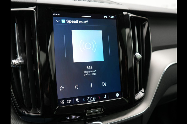 Volvo XC60 T6 AWD Ultimate Dark LONG RANGE Plug In Hybrid 350pk Dealer O.H. PHEV | Trekhaak Af Fabriek | Panodak | Adaptive Cruise | 360 Camera | Harman / Kardon | Lederen Sportstoelen Memory & Verwarmd | Google Assistent | Apple Carplay | Keyless | Stuur Verwarmd |