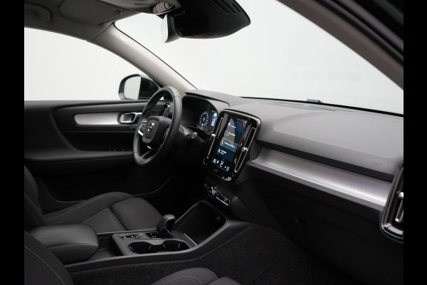 Volvo XC40 T4 Plus Bright Plug In Hybrid 211pk Dealer O.H. PHEV | Trekhaak Af Fabriek | Camera | Harman / Kardon | Sportstoelen Memory & Verwarmd | Keyless | Stuur Verwarmd | Apple Carplay | Virtual | Navigatie | DAB |
