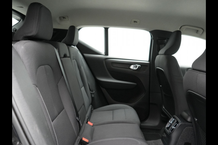 Volvo XC40 T4 Plus Bright Plug In Hybrid 211pk Dealer O.H. PHEV | Trekhaak Af Fabriek | Camera | Harman / Kardon | Sportstoelen Memory & Verwarmd | Keyless | Stuur Verwarmd | Apple Carplay | Virtual | Navigatie | DAB |