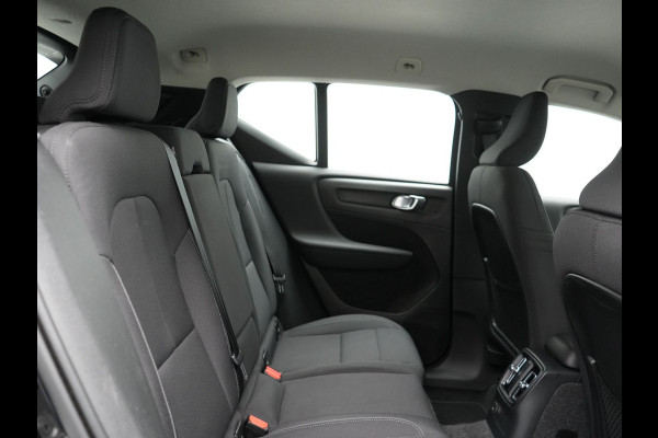 Volvo XC40 T4 Plus Bright Plug In Hybrid 211pk Dealer O.H. PHEV | Trekhaak Af Fabriek | Camera | Harman / Kardon | Sportstoelen Memory & Verwarmd | Keyless | Stuur Verwarmd | Apple Carplay | Virtual | Navigatie | DAB |
