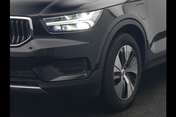 Volvo XC40 T4 Plus Bright Plug In Hybrid 211pk Dealer O.H. PHEV | Trekhaak Af Fabriek | Camera | Harman / Kardon | Sportstoelen Memory & Verwarmd | Keyless | Stuur Verwarmd | Apple Carplay | Virtual | Navigatie | DAB |