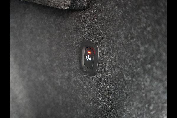 Volvo XC40 T4 Plus Bright Plug In Hybrid 211pk Dealer O.H. PHEV | Trekhaak Af Fabriek | Camera | Harman / Kardon | Sportstoelen Memory & Verwarmd | Keyless | Stuur Verwarmd | Apple Carplay | Virtual | Navigatie | DAB |