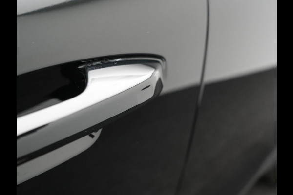 Volvo XC40 T4 Plus Bright Plug In Hybrid 211pk Dealer O.H. PHEV | Trekhaak Af Fabriek | Camera | Harman / Kardon | Sportstoelen Memory & Verwarmd | Keyless | Stuur Verwarmd | Apple Carplay | Virtual | Navigatie | DAB |