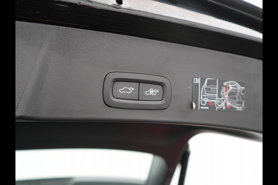 Volvo XC40 T4 Plus Bright Plug In Hybrid 211pk Dealer O.H. PHEV | Trekhaak Af Fabriek | Camera | Harman / Kardon | Sportstoelen Memory & Verwarmd | Keyless | Stuur Verwarmd | Apple Carplay | Virtual | Navigatie | DAB |