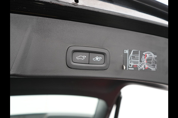 Volvo XC40 T4 Plus Bright Plug In Hybrid 211pk Dealer O.H. PHEV | Trekhaak Af Fabriek | Camera | Harman / Kardon | Sportstoelen Memory & Verwarmd | Keyless | Stuur Verwarmd | Apple Carplay | Virtual | Navigatie | DAB |