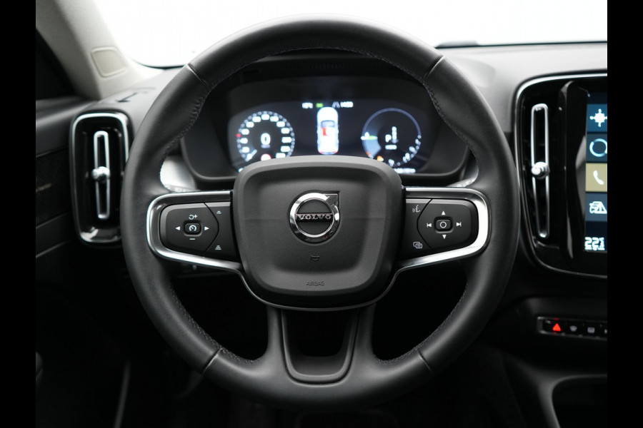 Volvo XC40 T4 Plus Bright Plug In Hybrid 211pk Dealer O.H. PHEV | Trekhaak Af Fabriek | Camera | Harman / Kardon | Sportstoelen Memory & Verwarmd | Keyless | Stuur Verwarmd | Apple Carplay | Virtual | Navigatie | DAB |