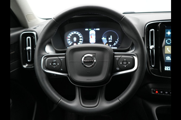 Volvo XC40 T4 Plus Bright Plug In Hybrid 211pk Dealer O.H. PHEV | Trekhaak Af Fabriek | Camera | Harman / Kardon | Sportstoelen Memory & Verwarmd | Keyless | Stuur Verwarmd | Apple Carplay | Virtual | Navigatie | DAB |