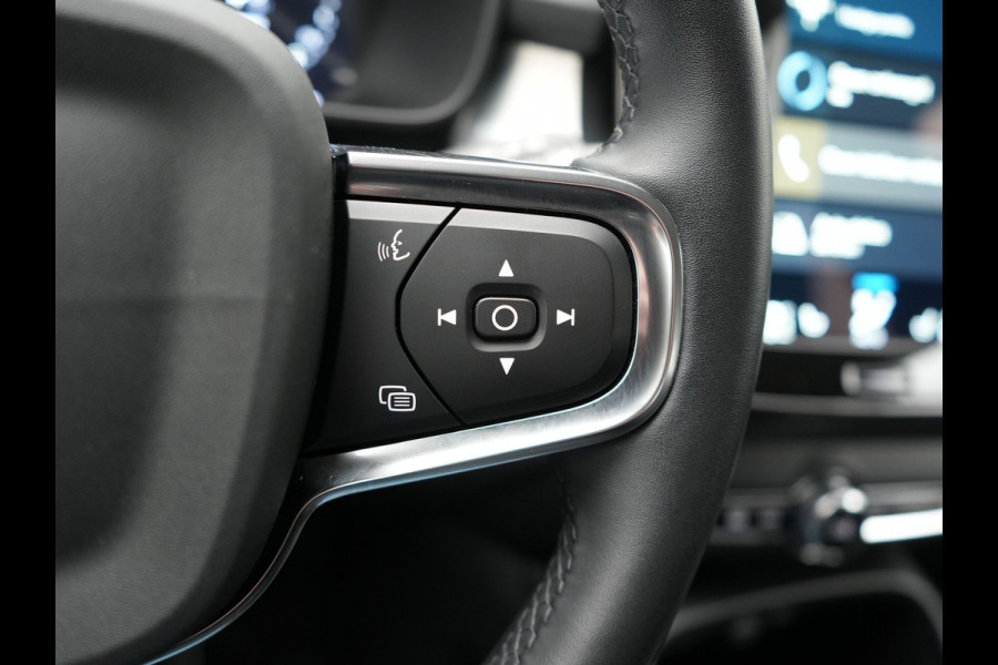 Volvo XC40 T4 Plus Bright Plug In Hybrid 211pk Dealer O.H. PHEV | Trekhaak Af Fabriek | Camera | Harman / Kardon | Sportstoelen Memory & Verwarmd | Keyless | Stuur Verwarmd | Apple Carplay | Virtual | Navigatie | DAB |
