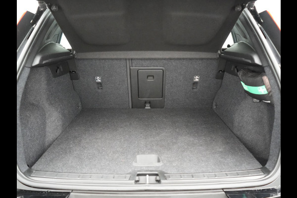 Volvo XC40 T4 Plus Bright Plug In Hybrid 211pk Dealer O.H. PHEV | Trekhaak Af Fabriek | Camera | Harman / Kardon | Sportstoelen Memory & Verwarmd | Keyless | Stuur Verwarmd | Apple Carplay | Virtual | Navigatie | DAB |