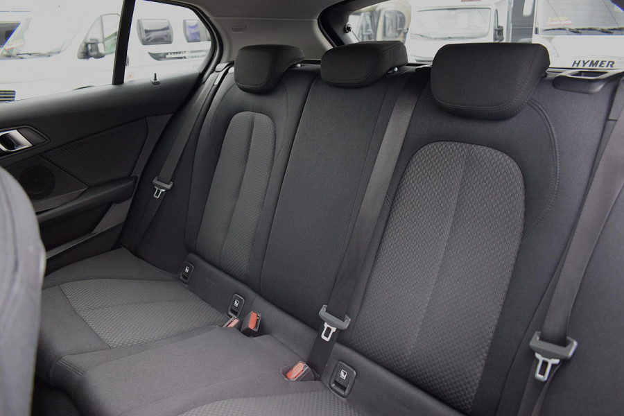 BMW 1-serie 118i Executive Edition | Pano | Apple CarPlay | LED | Virtual