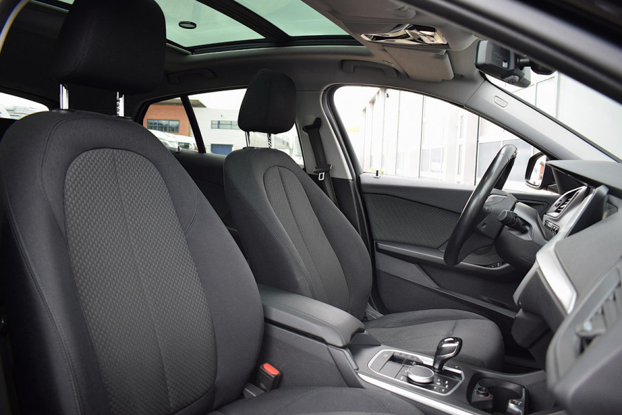 BMW 1-serie 118i Executive Edition | Pano | Apple CarPlay | LED | Virtual